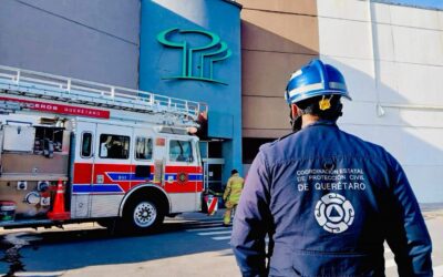 INCENDIO AL INTERIOR DE UN RESTAURANTE EN PLAZA PATIO MOVILIZA A CUERPOS DE EMERGENCIA.