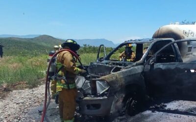 SE INCENDIA PIPA CARGADA CON GAS SOBRE LA CARRETERA ESTATAL 100.