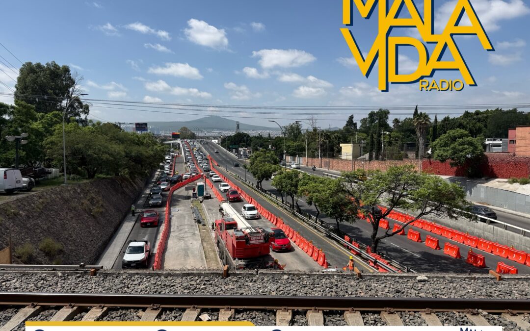 CONTINÚAN LA DISMINUCIÓN DE CARRILES DEL BULEVAR BERNARDO QUINTANA POR LA OBRA DEL TREN MÉXICO-QUERÉTARO.