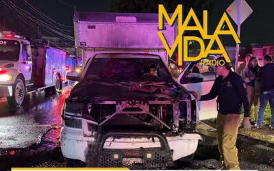 PRESUNTA FALLA MECÁNICA PROVOCÓ QUE UNA CAMIONETA SE INCENDIARA.
