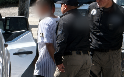 TRAS CATEO POR PARTE DE LA FGR EN CASA BLANCA, FUE DETENIDO UN HOMBRE Y SE ASEGURARON VARIAS DOSIS DE ESTUPEFACIENTES.