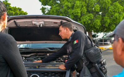 POLICÍAS DE CORREGIDORA IMPARTEN A LA CIUDADANA EL TALLER DE MECÁNICA BÁSICA.
