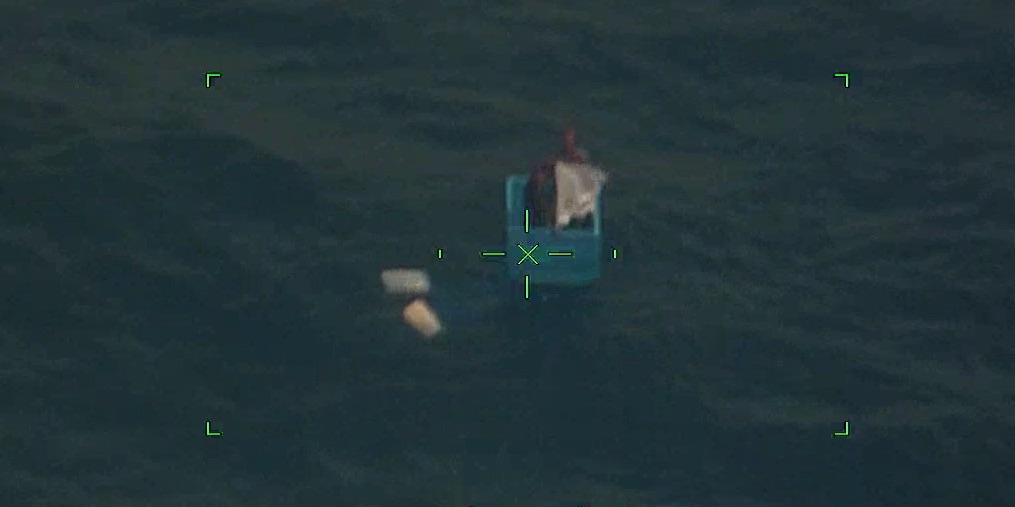 PERSONAL DE LA SEMAR RESCATARON A DOS PERSONAS QUE SE ENCONTRABAN A LA DERIVA EN AGUAS DEL PACÍFICO.