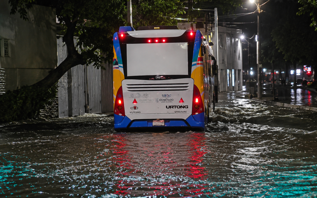 ATIENDE MUNICIPIO DE QUERÉTARO INCIDENTES MENORES POR LLUVIAS RN DISTINTAS ZONAS DE LA CIUDAD.