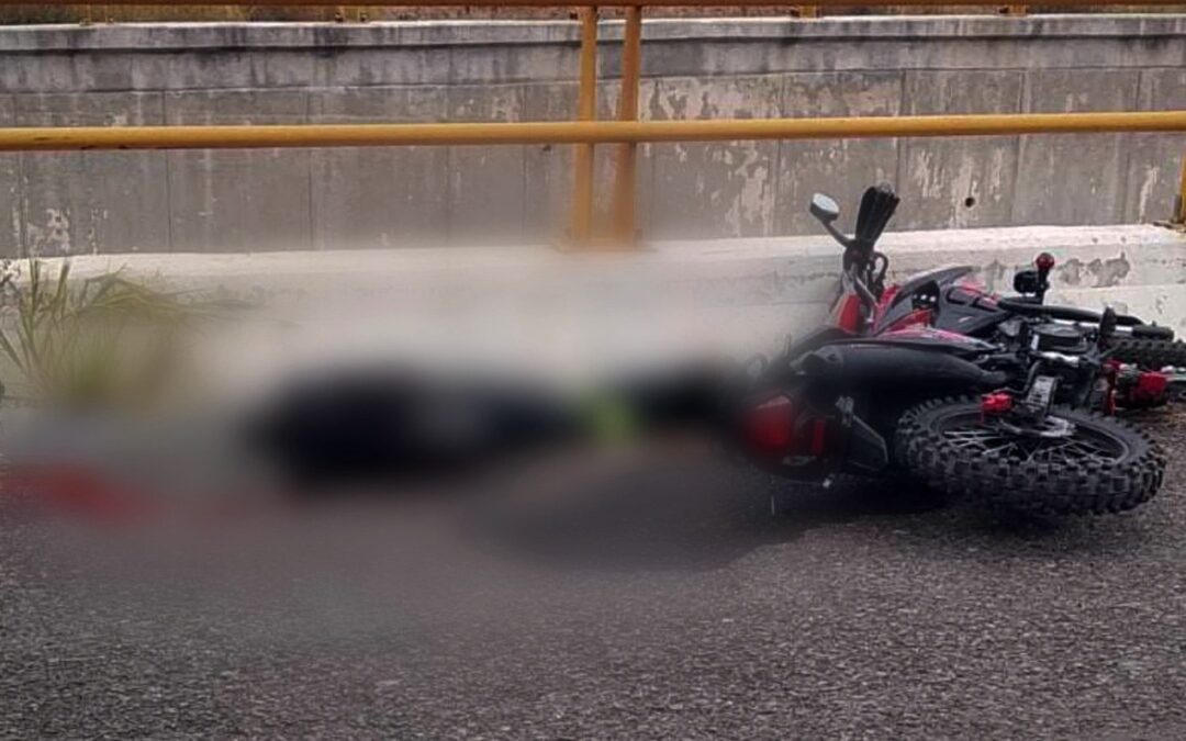 MOTOCICLISTA PIERDE LA VIDA SOBRE LA CARRETERA TOLIMÁN – BERNAL.