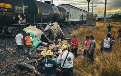 TRACTOCAMIÓN INTENTÓ GANARLE AL PASO EL TREN Y TERMINÓ SIDO ENVESTIDO EN EL MARQUÉS.