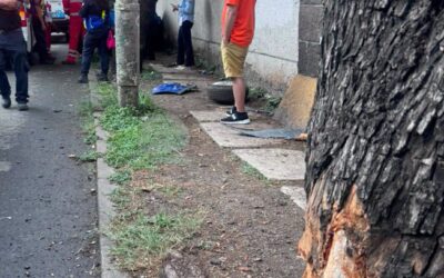 MUJER PIERDE EN CONTROL DE SU AUTO Y PROVOCA APARATOSO ACCIDENTE.
