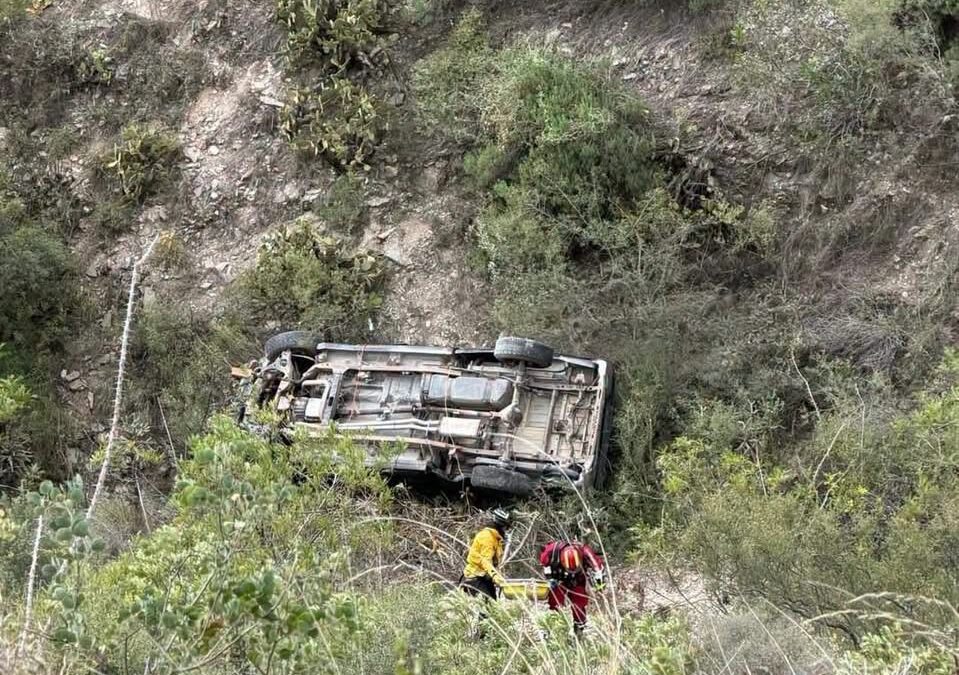 UNA PERSONA FALLECIÓ LUEGO DE QUE SU VEHÍCULO CAYERA A UN BARRANCO EN CADEREYTA.