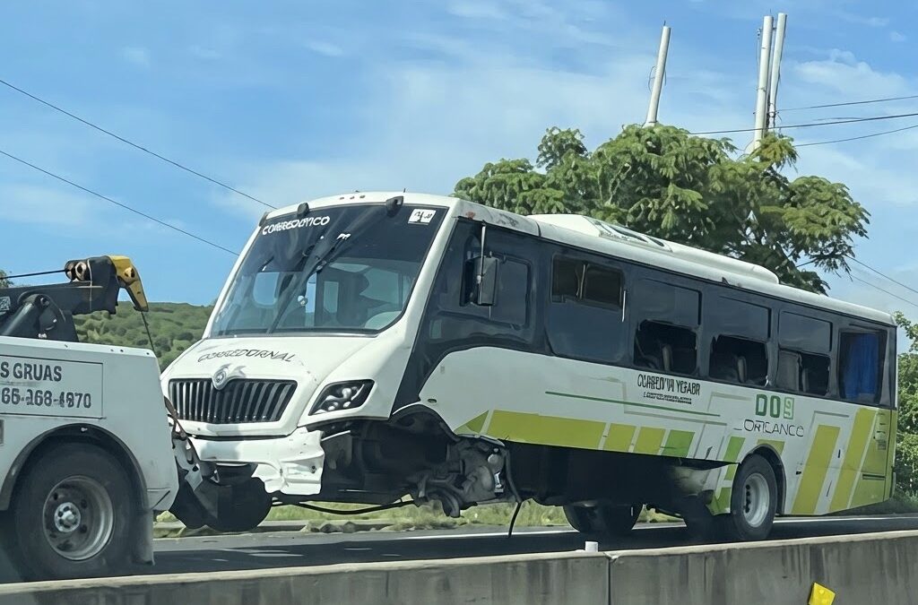 APARATOSO ACCIDENTE VEHICULAR SE REGISTRÓ SOBRE LA CARRETERA ESTATAL 420 EN EL MARQUÉS.