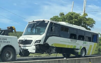 APARATOSO ACCIDENTE VEHICULAR SE REGISTRÓ SOBRE LA CARRETERA ESTATAL 420 EN EL MARQUÉS.