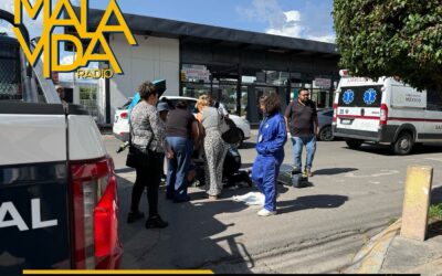 HOMBRE ES ATROPELLADO POR UN MOTOCICLISTA CUANDO INTENTABA CRUZAR AV. CONSTITUYENTES.