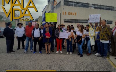 DOCENTES Y TRABAJADORES DEL ITQ SE MANIFIESTAN Y PUEDEN LA DESTITUCIÓN DEL DIRECTOR DE LA INSTITUCIÓN.