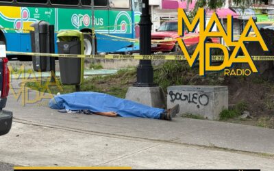HOMBRE MUERE EN LA VÍA PÚBLICA DE APARENTES CAUSAS NATURALES.