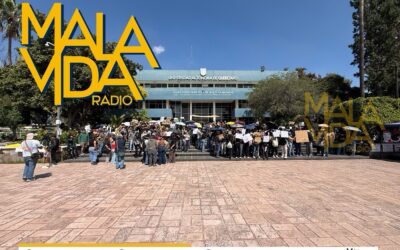 ESTUDIANTES DE LA UAQ SE MANIFIESTAN DE MANERA PACÍFICA MARCHANDO.